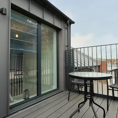 Апартаменты Greville Smyth Two Bedroom Duplex