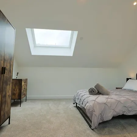 Greville Smyth Two Bedroom Duplex *