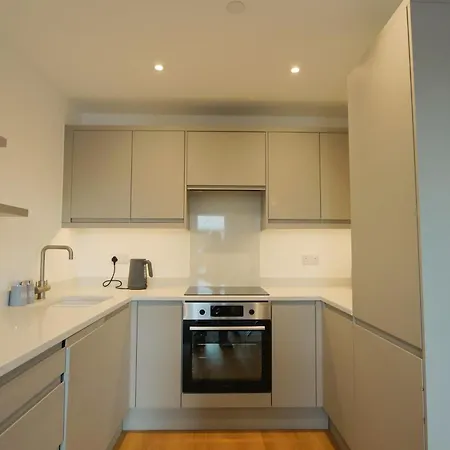 Greville Smyth Two Bedroom Duplex * Bristol