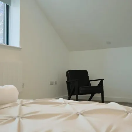 Greville Smyth Two Bedroom Duplex *