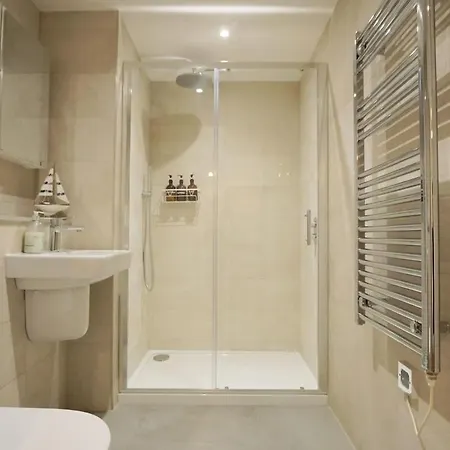 Greville Smyth Two Bedroom Duplex * Bristol