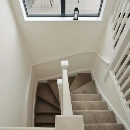 Greville Smyth Two Bedroom Duplex * Bristol