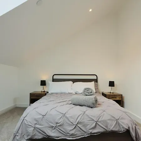 Greville Smyth Two Bedroom Duplex